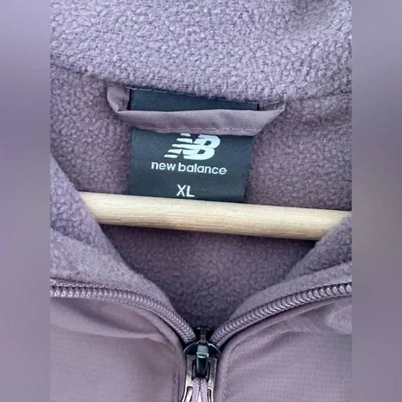 EUC New Balance Women's Mauve Utility Hooded Windbreaker Jacket Size XL - Picture 5 of 5